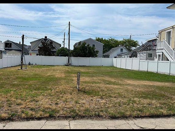 2nd image of 4705 Park Blvd