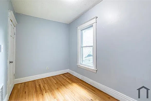 437 Cottage St #437 — Photo 13