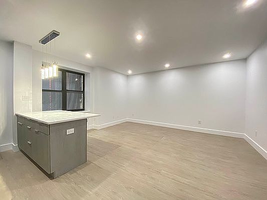 1st image of 1035 Washington Ave APT 5T