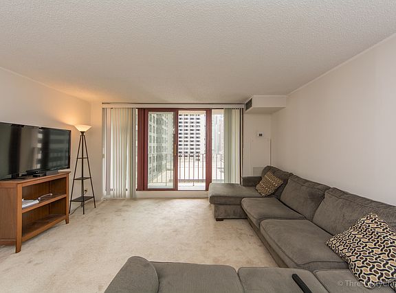 3rd image of 200 N Dearborn St Unit 904