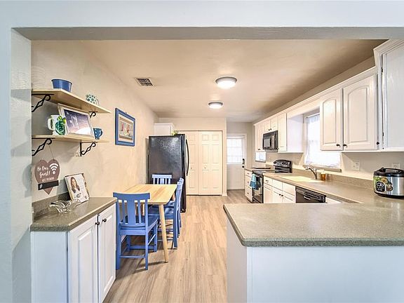 3rd image of 515 Granby St