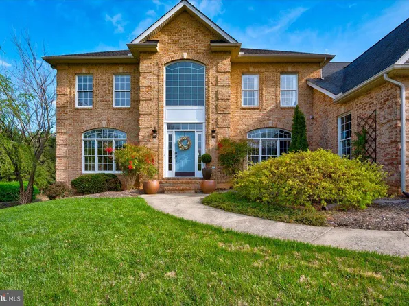 18710 Fountain Ter, Hagerstown, MD 21742