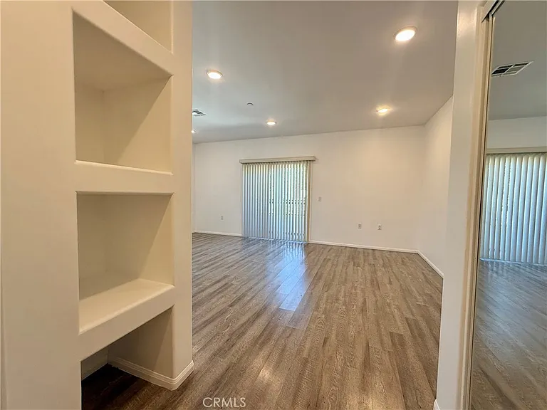 6624 Balboa Blvd #4 — Photo 3