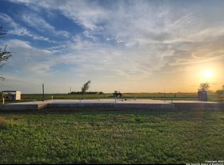 420 Cr 137, Floresville, TX 78114