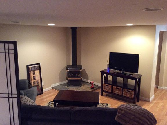 Open floor plan kitchen/livingroom with gas stove