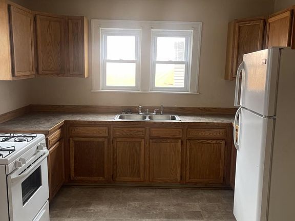 2nd image of 404 Thompson St