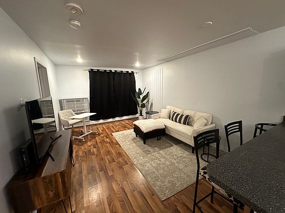 2nd image of 400 Hillside Ct APT 3