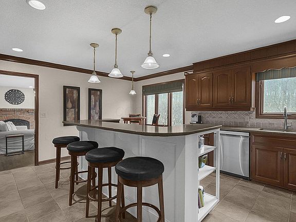 5th image of 4650 Granview Rd