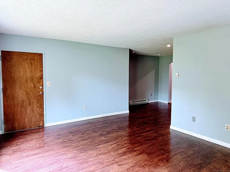 73 Wellington Dr — Photo 8