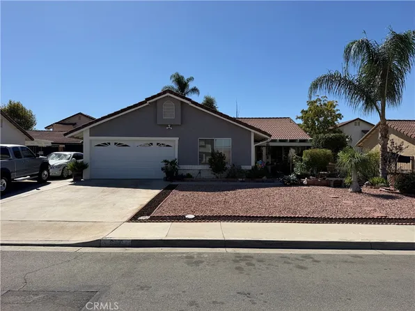986 Clover St, San Jacinto, CA 92582
