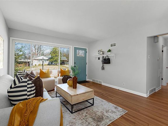 2nd image of 172 Chatwood Ter