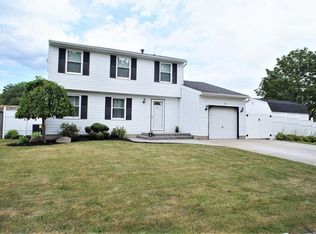 60 Forestal Dr, Hamburg, NY 14075