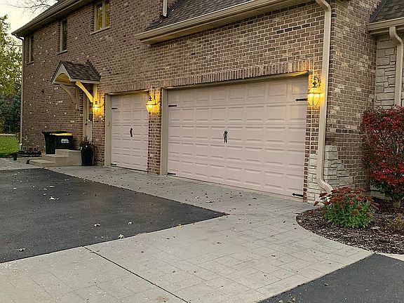 3rd image of 423 E Niagara Ave