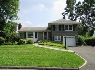 127 Rockingchair Rd, White Plains, NY 10607