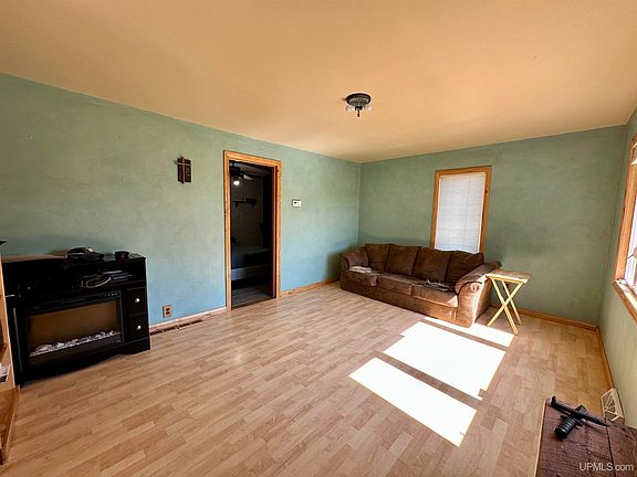 3rd image of 1114 Willow Rd