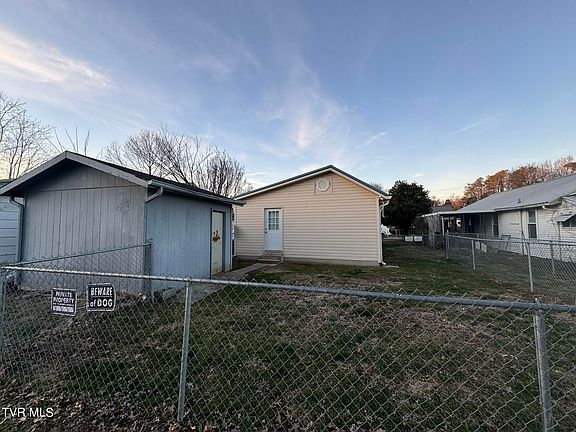 5th image of 107 E Millpond St