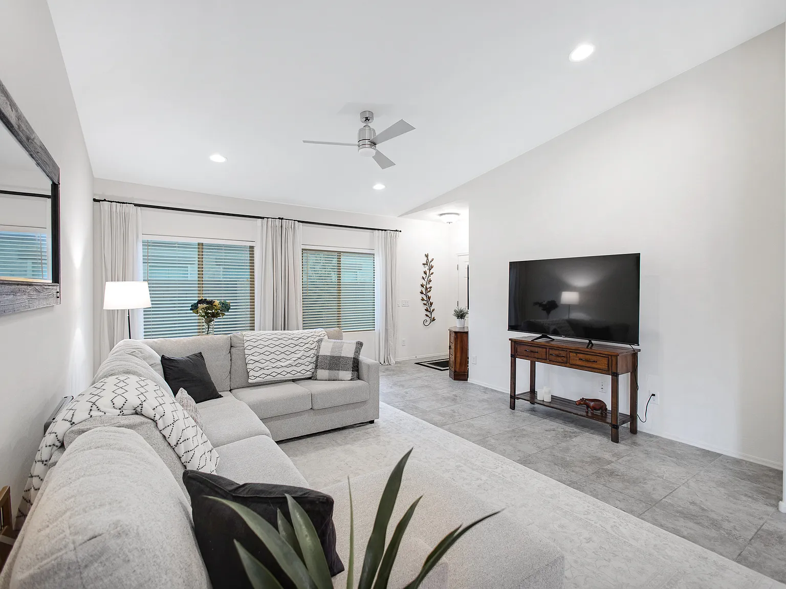 4 bed, 1572 sqft, $2,650 — Photo 4