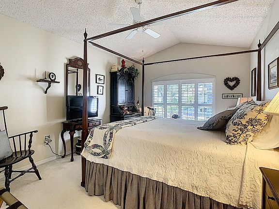 5th image of 3679 Eversholt St