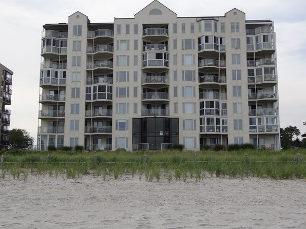 207 E Grand Ave UNIT 4B