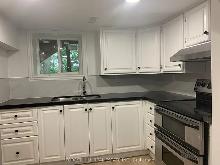 63 Pinegrove Ave — Photo 3