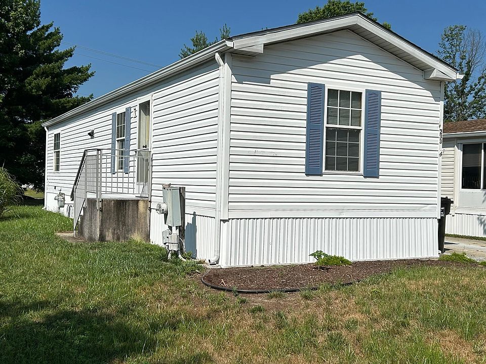 Exterior Image-1-EAG 233 Maplewood Village