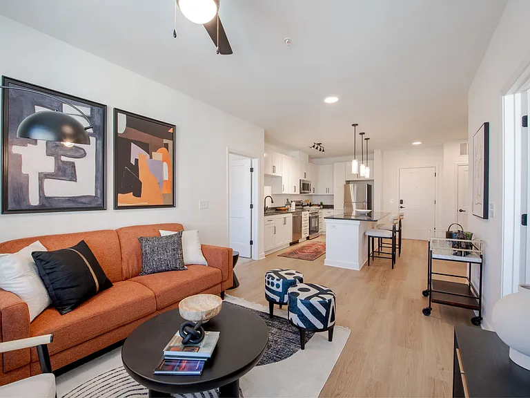 Taryn at 401 — Photo 22