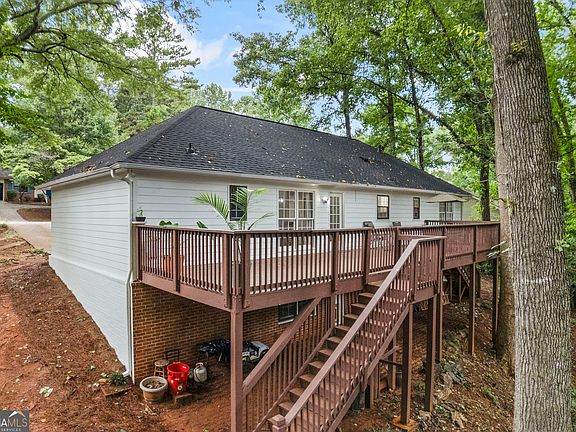 3rd image of 375 Brookstone Dr