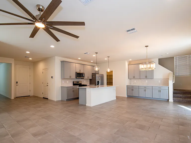 10410 W Robertson St — Photo 5
