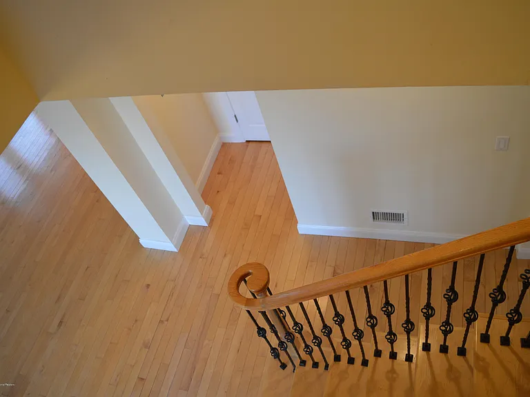 606 Park Ave — Photo 50