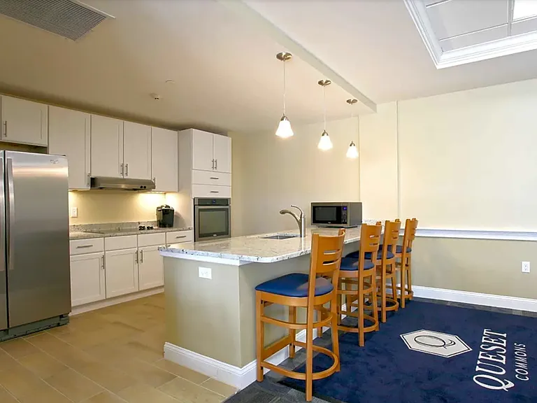 Edgewater Apartments — Photo 20