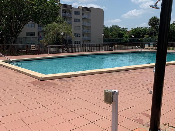3rd image of 6960 Miami Gardens Dr #2118
