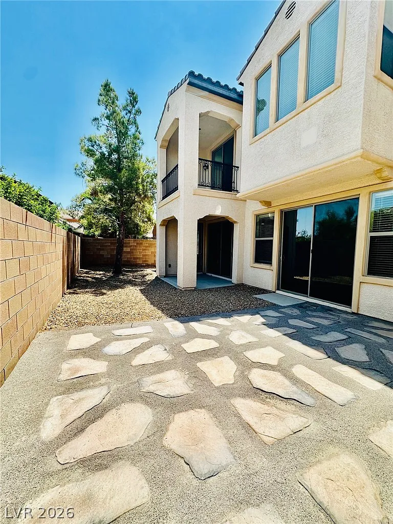 4 bed, 3.5 bath, 3643 sqft, $2,995 — Photo 3