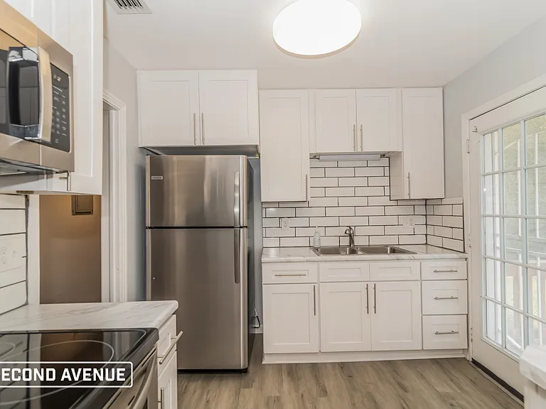1807 Colby Ave — Photo 7