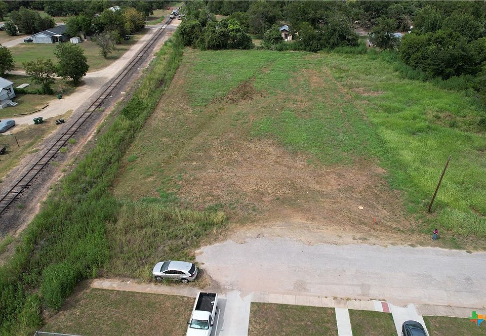 1st image of 806 & 810 W 7th St