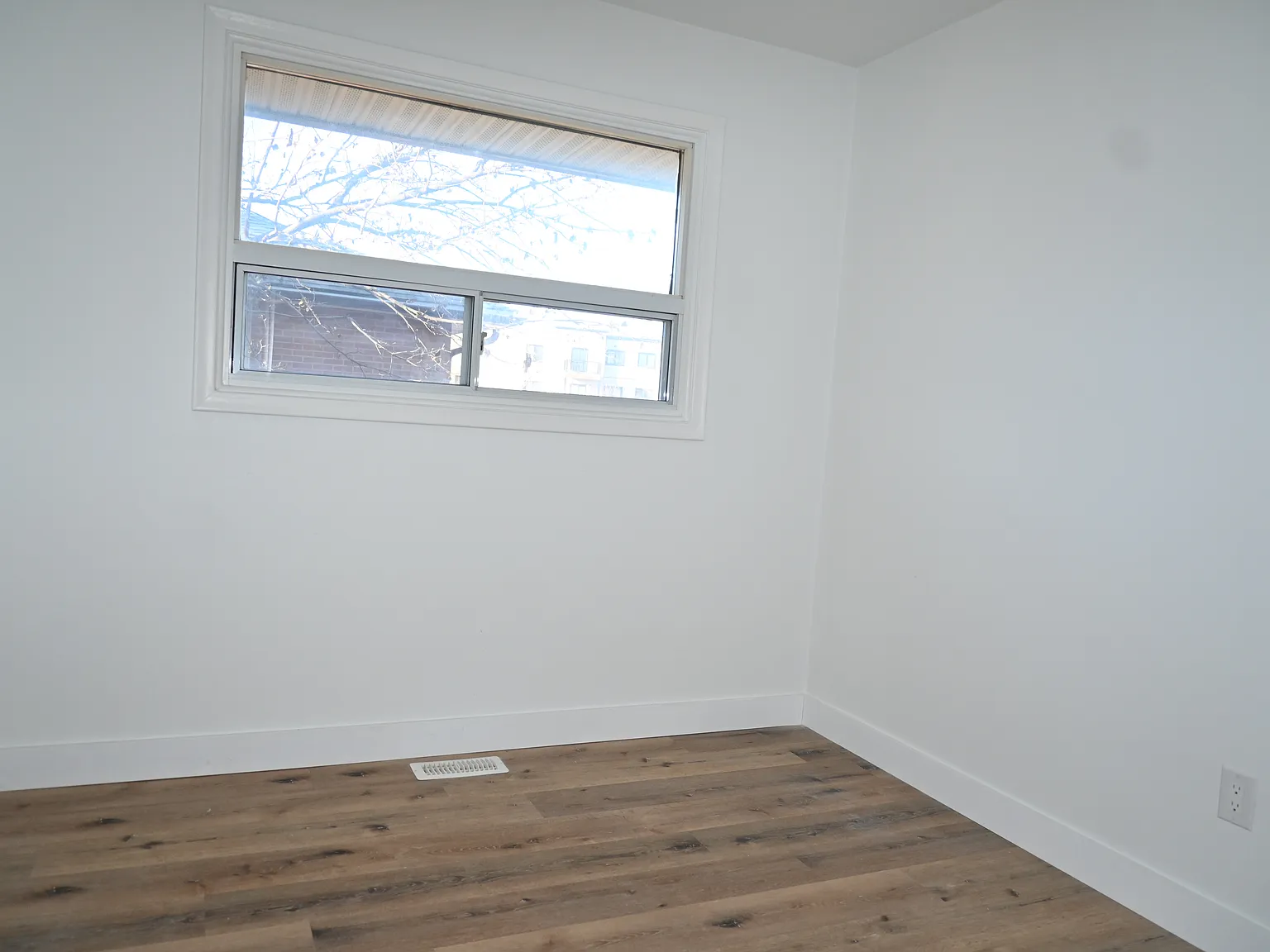 3 bed, 1000 sqft, $2,800 — Photo 4
