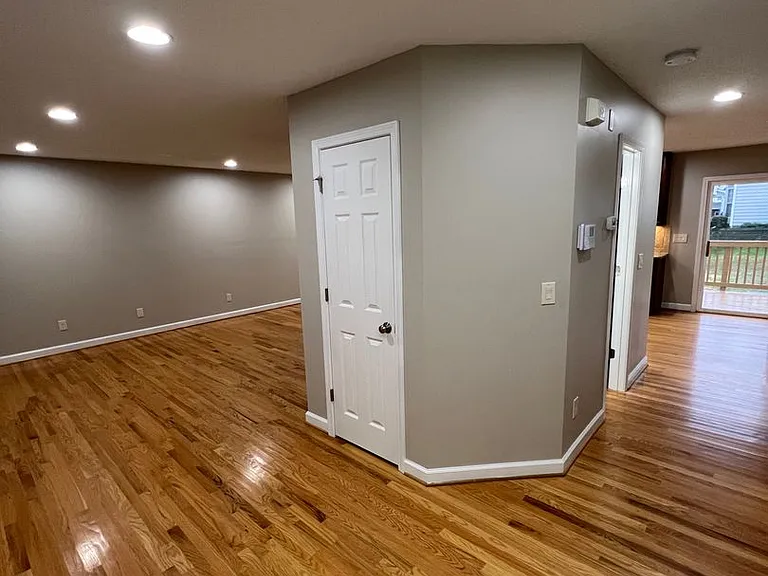 6893 Fenwick Dr — Photo 3