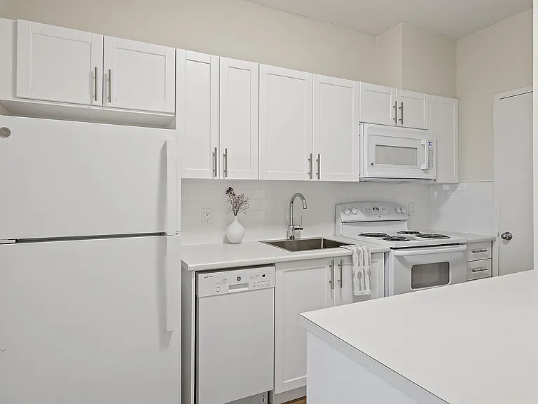 201 Hunter St E — Photo 14