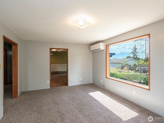 5th image of 915 W 11th St