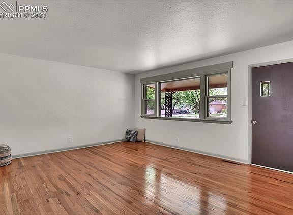 5th image of 703 Echo Ln