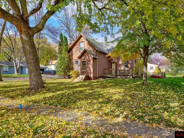 903 15th St E, Glencoe, MN 55336