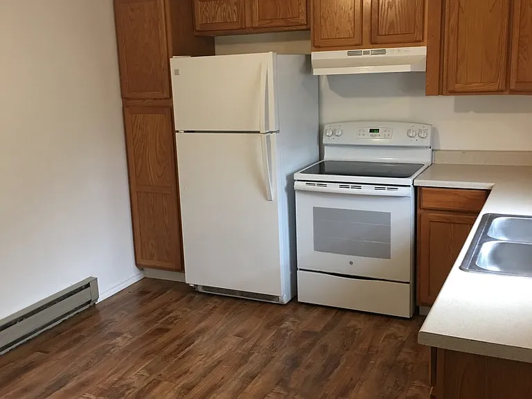 304 Hawthorne St — Photo 6