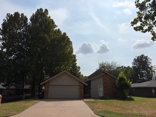 3011 Oak Ridge Rd, Enid, OK 73703