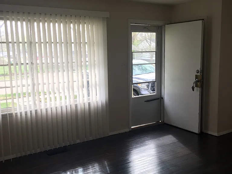 913 N Gregory St — Photo 12