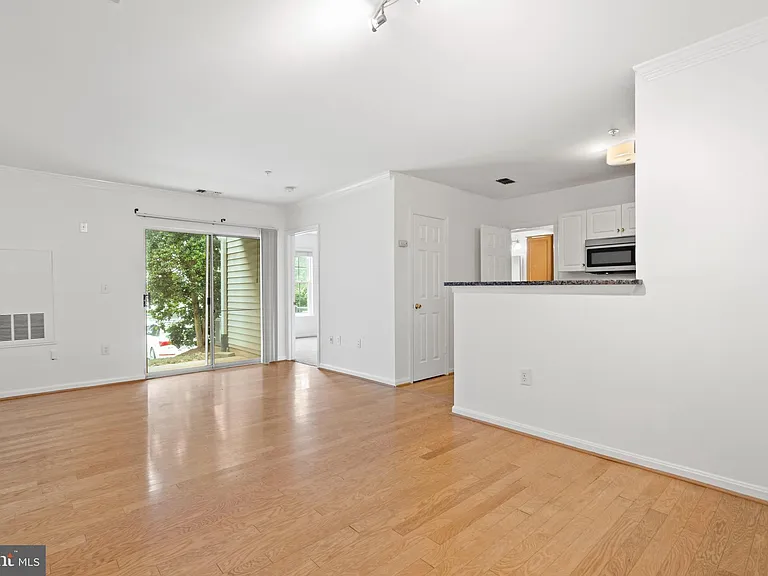 4525 Superior Sq #4525 — Photo 6