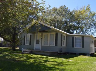 110 Cedar St, Highlands, TX 77562