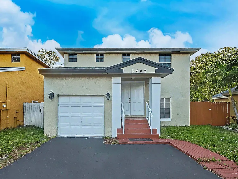 5789 Woodland Point Dr — Photo 1