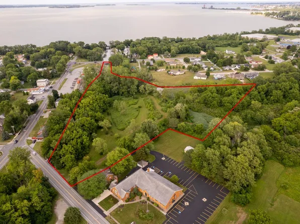 402 Bardshar Rd, Sandusky, OH 44870