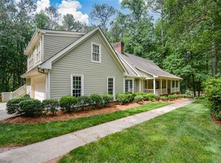 255 Oak Leaf Cir, Roswell, GA 30075