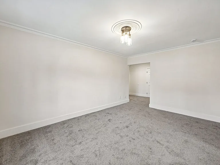 5340 Kingsbury St — Photo 4