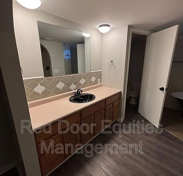 1215 N Columbus St #C — Photo 12